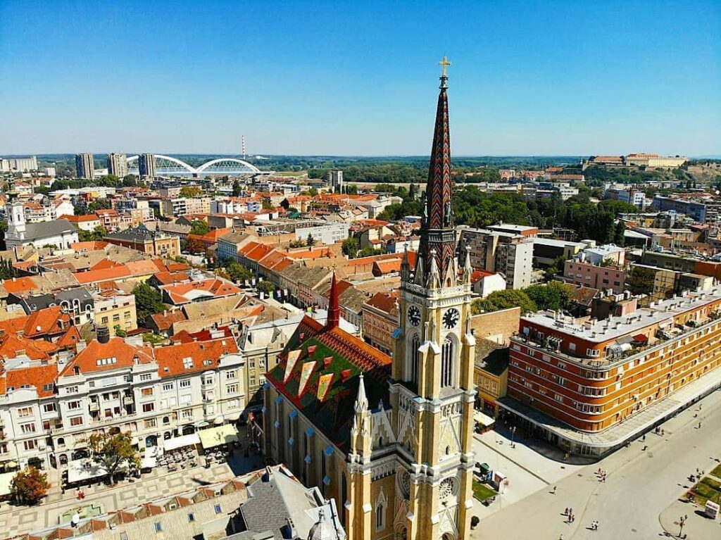 Vistas del centro de Novi Sad. @novisad_novisad, Instagram