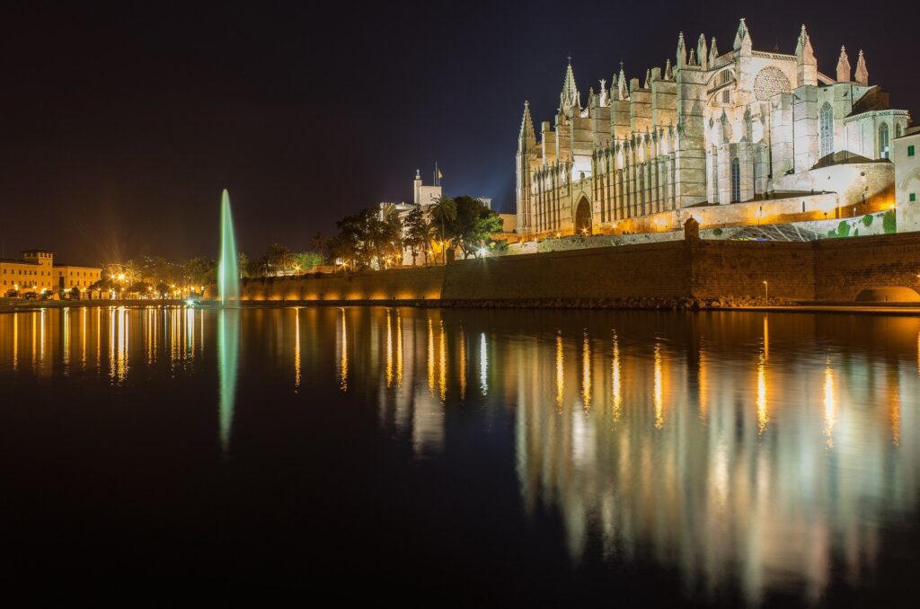 Panorámica nocturna de Palma de Mallorca